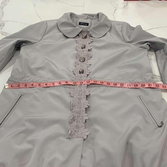 Gallery Ruffle Over Coat.Size L - Picture 9 of 12